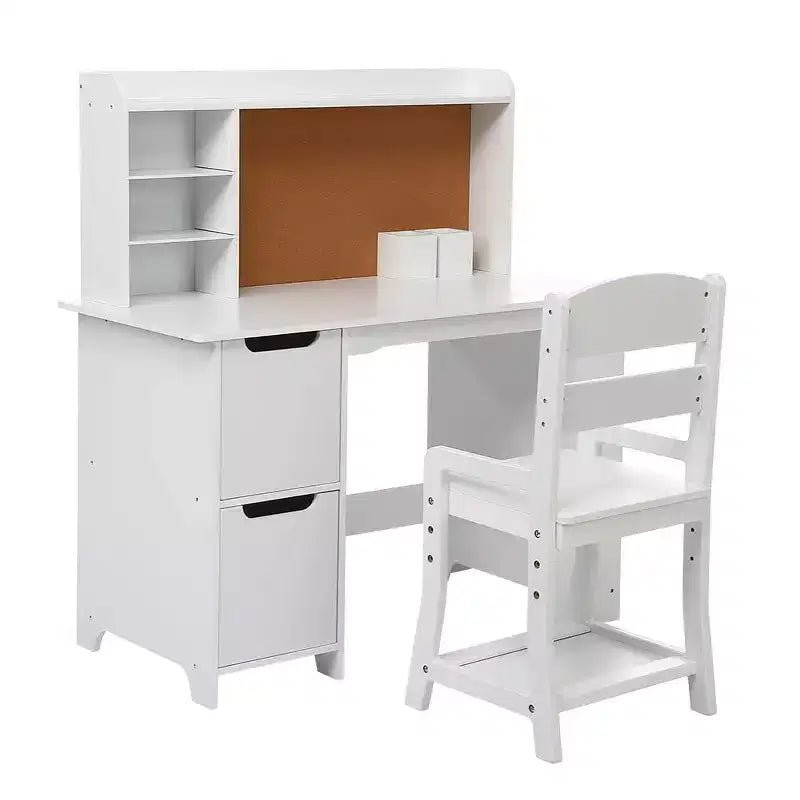 Ensemble bureau et chaise blancs avec étagère, tableau d'affichage et armoires
