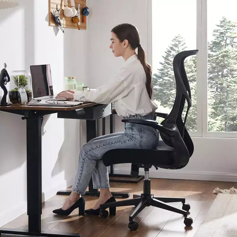 Chaise de bureau pivotante ergonomique moderne en maille avec accoudoirs et soutien lombaire