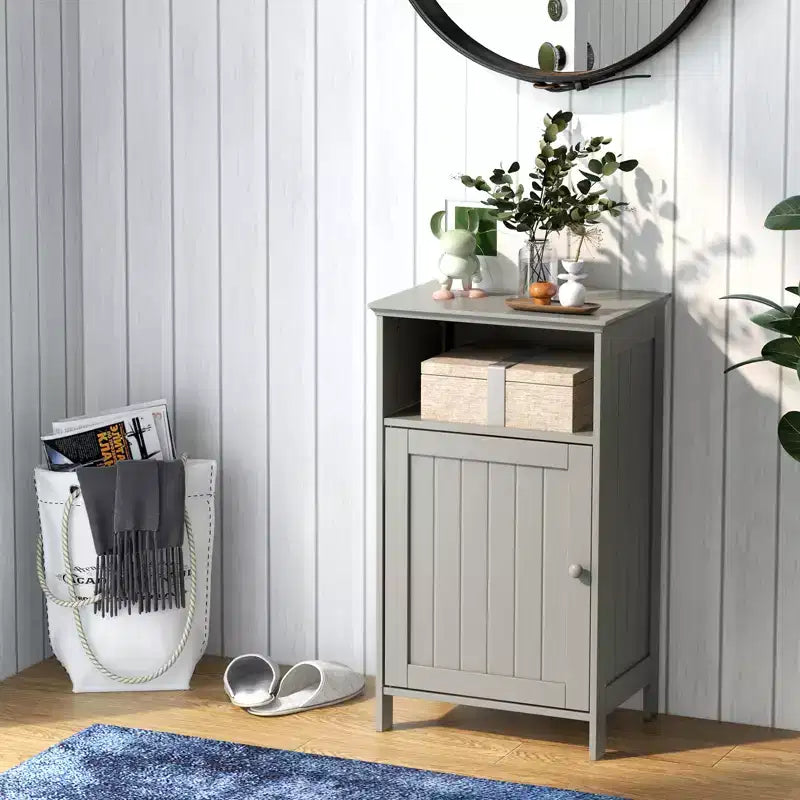Meuble bas de salle de bain avec une porte et un compartiment ouvert