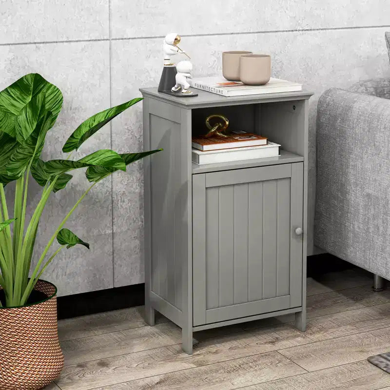 Meuble bas de salle de bain avec une porte et un compartiment ouvert